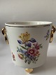 Flower pot 
shelters with 
floral motif / 
3 feet.
Diameter 
inside 
dimensions 10.5 
cm.
Height ...