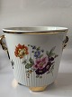 Flower pot 
shelters with 
floral motif / 
4 feet.
Diameter 
inside 
dimensions 15 
cm.
Height ...