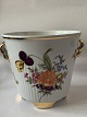 Flower pot 
shelters with 
floral motif / 
4 feet.
Diameter 
inside 
dimensions 15 
cm.
Height ...