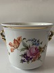 Flower pot 
cover with/ 
edge.
Diameter 
inside 
dimensions 13.5 
cm.
Height 11.8 
cm.
Well ...