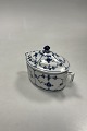 Royal 
Copenhagen Blue 
Fluted Plain 
Sugar Bowl with 
lid No. 434
Measures 
15,5cm x 10cm / 
6.10 ...