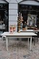 Old console / 
dining table in 
gray painted 
wood. 
H: 76cm. L: 
150cm. W: 64cm.