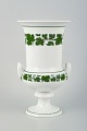 Meissen, Vase, 
Vine-Leaf 
Pattern, 
“Voller grüner 
Weinkranz”
Elegant 
Meissen vase on 
foot, ...