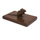 Vilhelm Bissen, 
1836-1913, 
bronze figurine 
in the shape of 
a mouse
Signed
H: 6,5cm. 
Base: ...