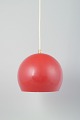 Verner Panton: 
Topan pendant 
lamp in red 
lacquered 
metal.
Topan pendant 
lamp in red 
lacquered ...