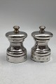 P H Vogel & Co, 
Birmingham, 
England 
Sterling Silver 
Salt & Pepper 
Mill Set
Measures H 6.8 
cm ...