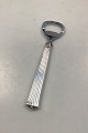 Diplomat silver 
plated Bottle 
Opener 
Measures 13.8 
cm / 5.43 inch