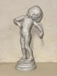 Venus 
Kalypogos: 
Figur i hvid 
glaseret 
keramik af 
stående pige på 
rund base.  
Udført af den 
...
