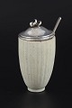 Arne Bang 
(1901–1983)
Jam jar with 
lid and spoon, 
ca. 1940/50s.
Cylindrical 
ribbed 
stoneware ...