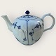 Royal 
Copenhagen, 
Blue Fluted, 
Teapot #1/ 251, 
Dimensions 
14x23x14cm, 2nd 
grade *Small 
flaw / ...