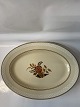 Oval dish. 
Knud, Aluminia
Measurements 
32.5x23.5 cm.