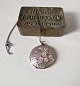 Beautiful 
medallion with 
chain in 
gold-plated 
silver and 
light 
purple/light 
red enamel 
decorated ...