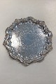 Ornamented 
English Silver 
Plated Serving 
Tray, Made in 
England. 
Diameter 32,7 
cm / 12.87 inch