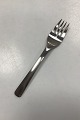 Georg Jensen 
Maria Serving 
Fork in 
stainless 
steel. Measures 
24 cm / 9.44 
in.