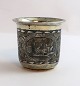 Rusland. Lille 
sølv bæger med 
niello (84). 
Højde 5 cm. 
Diameter 5,1 
cm. Produceret 
1833