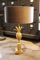 Forgyldt bronze "Ananas" bordlampe fra 70érne 
fra La Maison Charles... Forgyldt bronze "Ananas" bordlampe fra 70érne 
fra La Maison Charles...