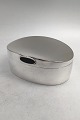 Hans Hansen 
Sterling Sølv 
Oval 
Bonbonniere 
(KGH 1985 
53/100)
Måler H 5 cm 
(1.96 oz) 12.2 
cm x ...