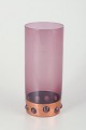 Nanny Still for 
Raak
Vase in purple 
glass and 
copper. 
Mid-20th 
century.
A cylindrical 
vase ...
