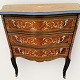 Chest of 
drawers with 
intarsia, 3 
drawers, some 
signs of wear, 
Dimensions: 
HxWxD 
68x70x39cm