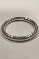 Modern Armring 
Bangle in 
Silver
Inner Width: 
61 mm / 2.40 
inch  
Weight: 31,6 g 
/ 1.11 oz