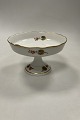 Royal 
Copenhagen Art 
Nouveau Pattern 
No. 225 
Geranium 
Pedistal Bowl 
No. 2004
Måler  20,3cm 
...