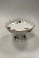 Royal 
Copenhagen Art 
Nouveau Pattern 
No. 225 
Geranium 
Pedistal Bowl 
No. 2004
Måler  20,3cm 
...