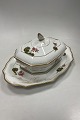Royal 
Copenhagen Art 
Nouveau Pattern 
No. 225 
Geranium Tureen 
with underplate 
No. 2038
Måler ...
