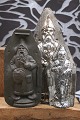 Decorative, old chocolate molds of Santa Claus 
made of metal with a really nice patina... Decorative, old chocolate molds of Santa Claus 
made of metal with a really nice patina...