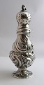 Michelsen. Sølv 
sukkerstrøbøsse 
(830). Højde 24 
cm. Produceret 
1897. Meget god 
kvalitet.