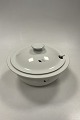 Bing and 
Grøndahl 
Stoneware Rondo 
Skål med låg 
No. 513 / 518
Measures 25cm 
/ 9.84 inch
