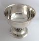 Georg Jensen. 
Louvre sølvskål 
på fod. 
Sterling (925). 
Model 19A. 
Design Georg 
Jensen. Højde 
17 ...