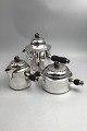 Georg Jensen 
Sterling Sølv 
Kaffesæt No. 
483 (1925-1933)
Sættet måler 
hhv.
Kaffekande H 
16 cm ...