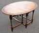 English gateleg 
table in oak, 
19th century. 
With turned 
legs. With 
decoration on 
top. H.: 73 cm. 
...