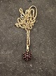 Gold plated 
sterling silver 
pendant D. 1.2 
cm. with 
garnets and 
sterling silver 
chain 48 cm. 
...