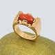 Ring in 14k gold, set with a coral