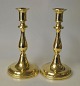 Pair of Danish 
antique brass 
candlesticks, 
19th century. 
Baluster-shaped 
stem. H.: 20 
cm.