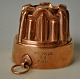 French copper 
cake mold, 19th 
century. 
Stamped: W.T.F. 
Trottier 10 
Paris. H.: 9 
cm. Dia.: 10 
cm.