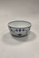 Royal 
Copenhagen Blue 
Fluted Plain 
Bowl No. 211. 
Has 2 chips at 
the bottom, see 
photo. ...