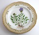 Royal 
Copenhagen. 
Flora Danica 
plate w. 
open-work 
border. 
Diameter 25 cm. 
Model 3553. (1 
...