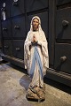 Fine, old 
French Madonna 
figure in 
painted plaster 
with a fine old 
patina. Height: 
56cm.