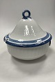 Royal 
Copenhagen Blue 
Fan Large 
Tureen with lid 
No. 11501.
Measures 27cm 
dia / 10.63 ...