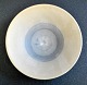 Glass artist 
20th century: 
Glass bowl. 
Frosted glass 
with bottom 
decoration. 
Unsigned. Dia.: 
20 cm.