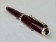 Burgundy “The 
Point” fountain 
pen