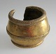 African bangle, 19th century. in bronze. Cast. With decorations. Dia.: 11 cm. H.: 7.5 cm.