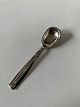 Salt spoon Lotus SilverW & S SørensenLength 6.1 cm.Used and well maintained.All cutlery ...