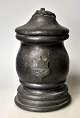 Baroque pewter tobacco container, 18th century. With coat of arms on the side. Inside with ...