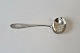 Pine cone sugar spoon in silverStamped the tree towers 1915Length 12,2 cm.