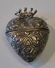 Heart-shaped main water egg in silver with crown, 20th century. Denmark. Stamp: 830. H.: 4.5 cm. ...