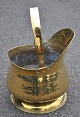 Brass coal bucket, 19th century, England. H. incl. handle: 41 cm. Dia: 26 cm.