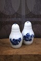 Royal Copenhagen, Blue Flower Braided salt & pepper set.H: 10cm. Decoration number: 10/8221 ...